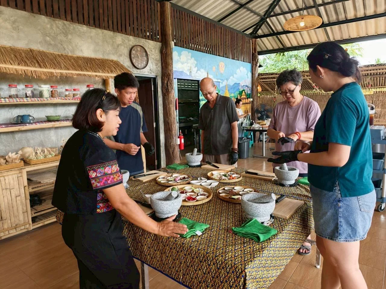 LINE_ALBUM_Khun Lee and family_260520_60.jpg
