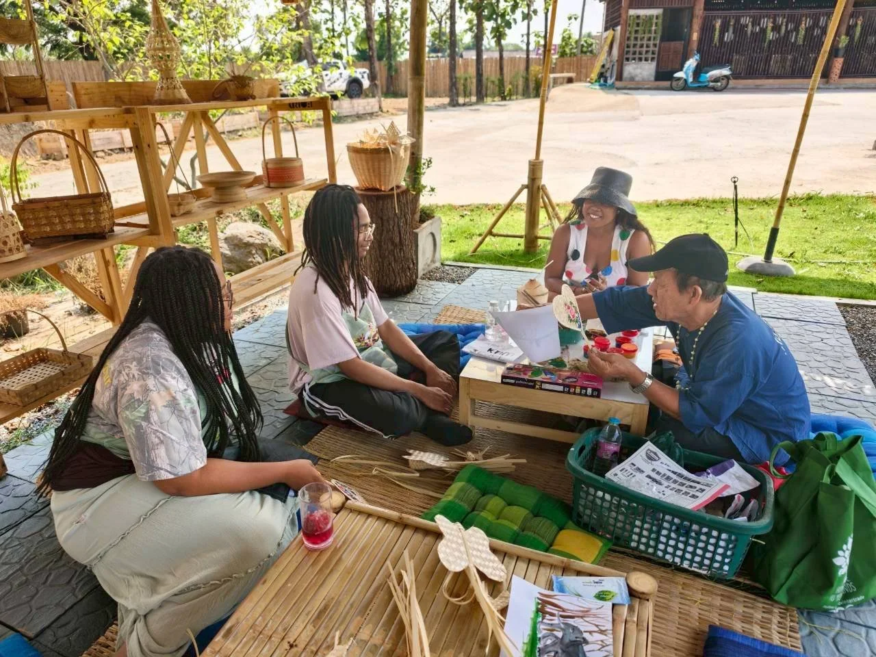 LINE_ALBUM_1142026_260418_9 - Copy.jpg