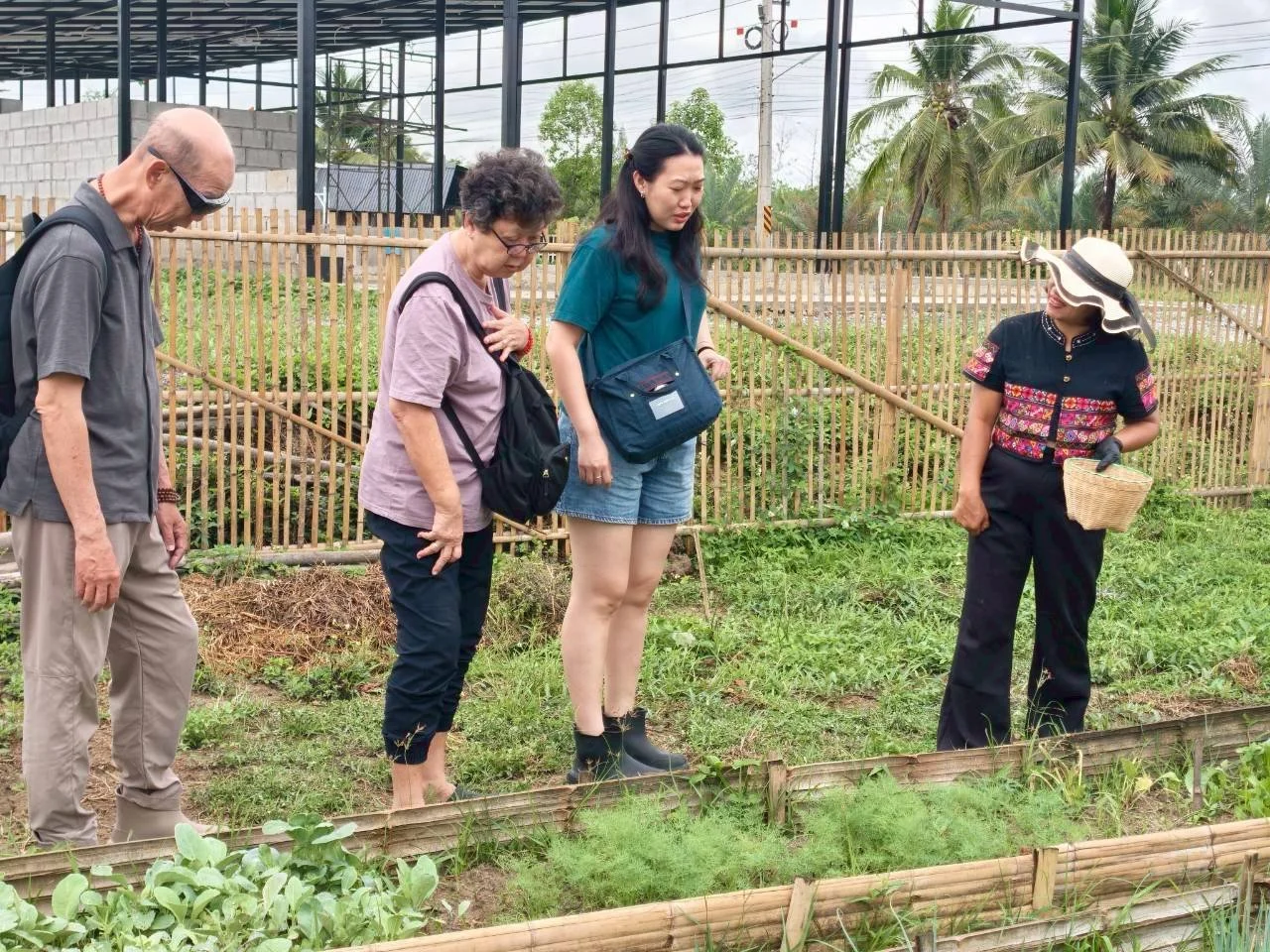 LINE_ALBUM_Khun Lee and family_260520_80.jpg
