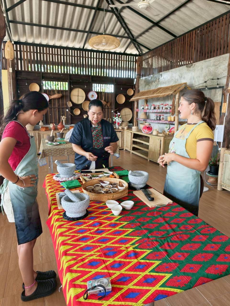 LINE_ALBUM_Olivia _ Jemma_260322_3.jpg