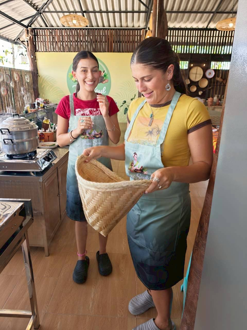 LINE_ALBUM_Olivia _ Jemma_260322_48.jpg