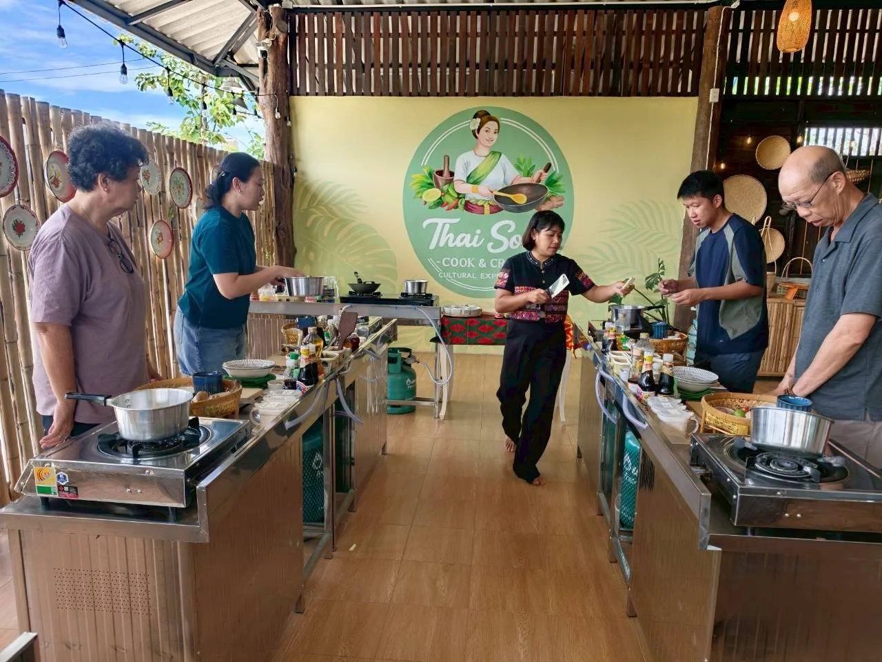 LINE_ALBUM_Khun Lee and family_260520_40.jpg