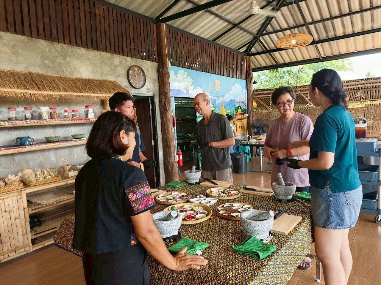 LINE_ALBUM_Khun Lee and family_260520_61.jpg