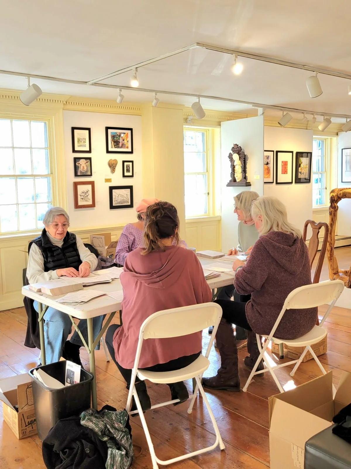 Volunteers in the Hekme house gallery