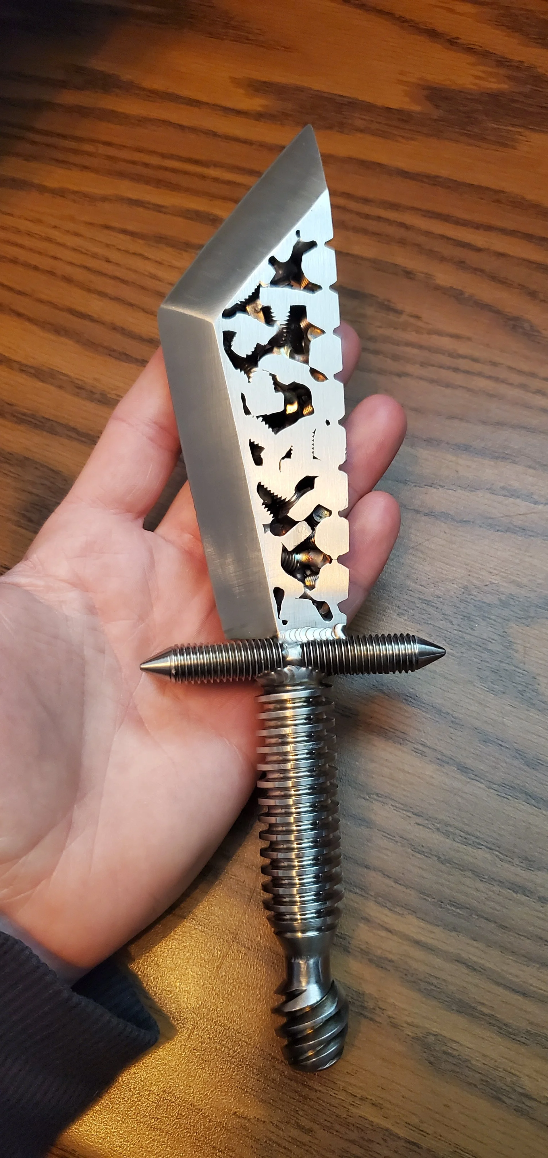 Dragon dagger (nuts)