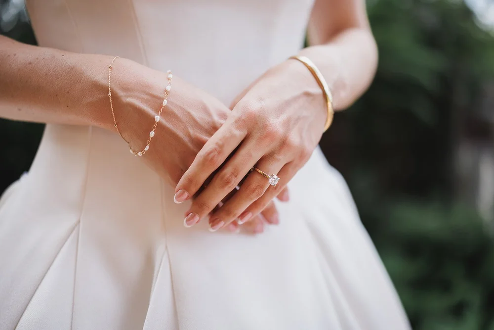 Detail of the bride's hands and rings