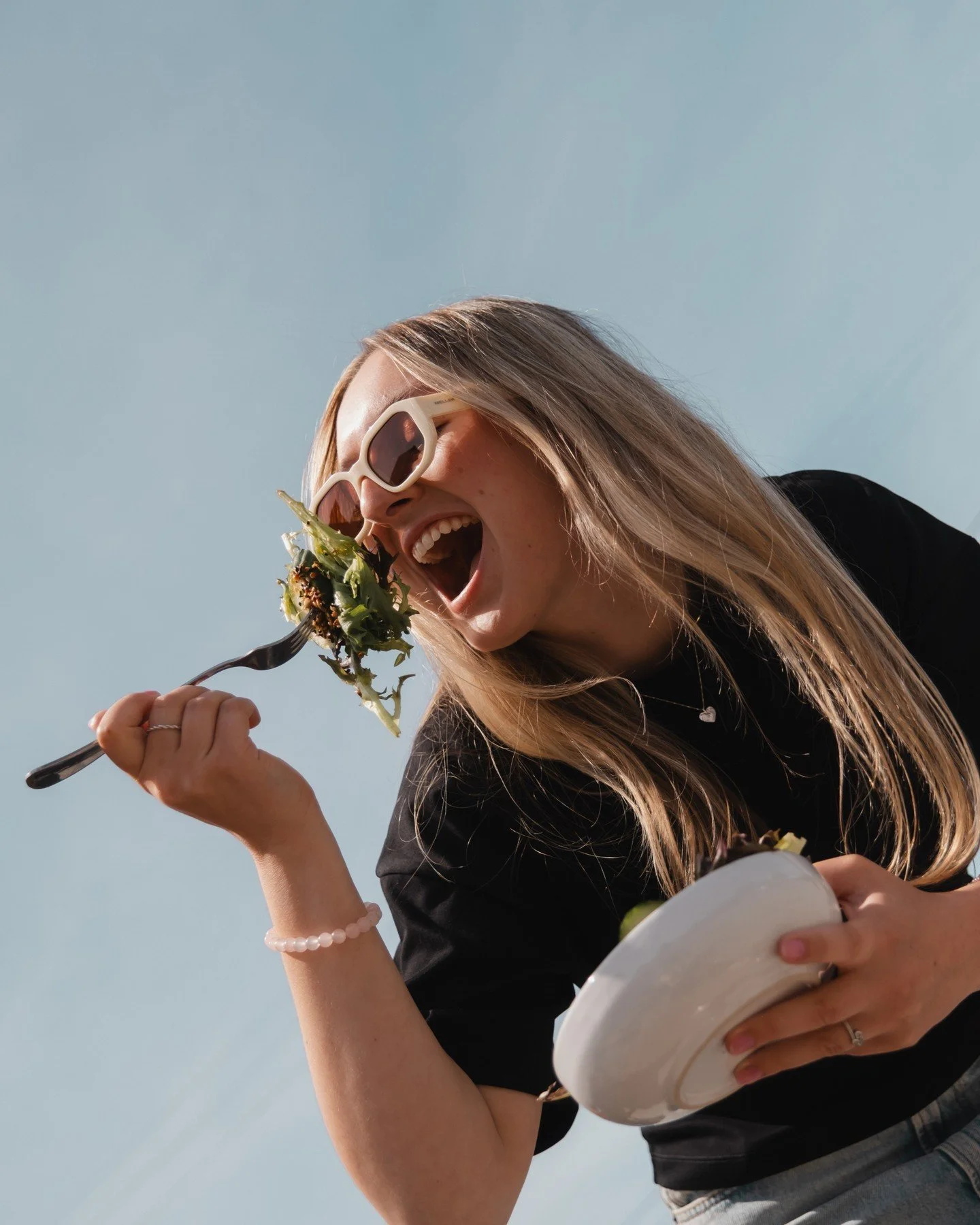 September dump but make it FRESH. 🥗☀️

La rentr&eacute;e est commenc&eacute;e, mais on garde le mood d&rsquo;&eacute;t&eacute; avec notre salade du March&eacute;. Des produits frais, du croquant pis du soleil dans ton lunch.