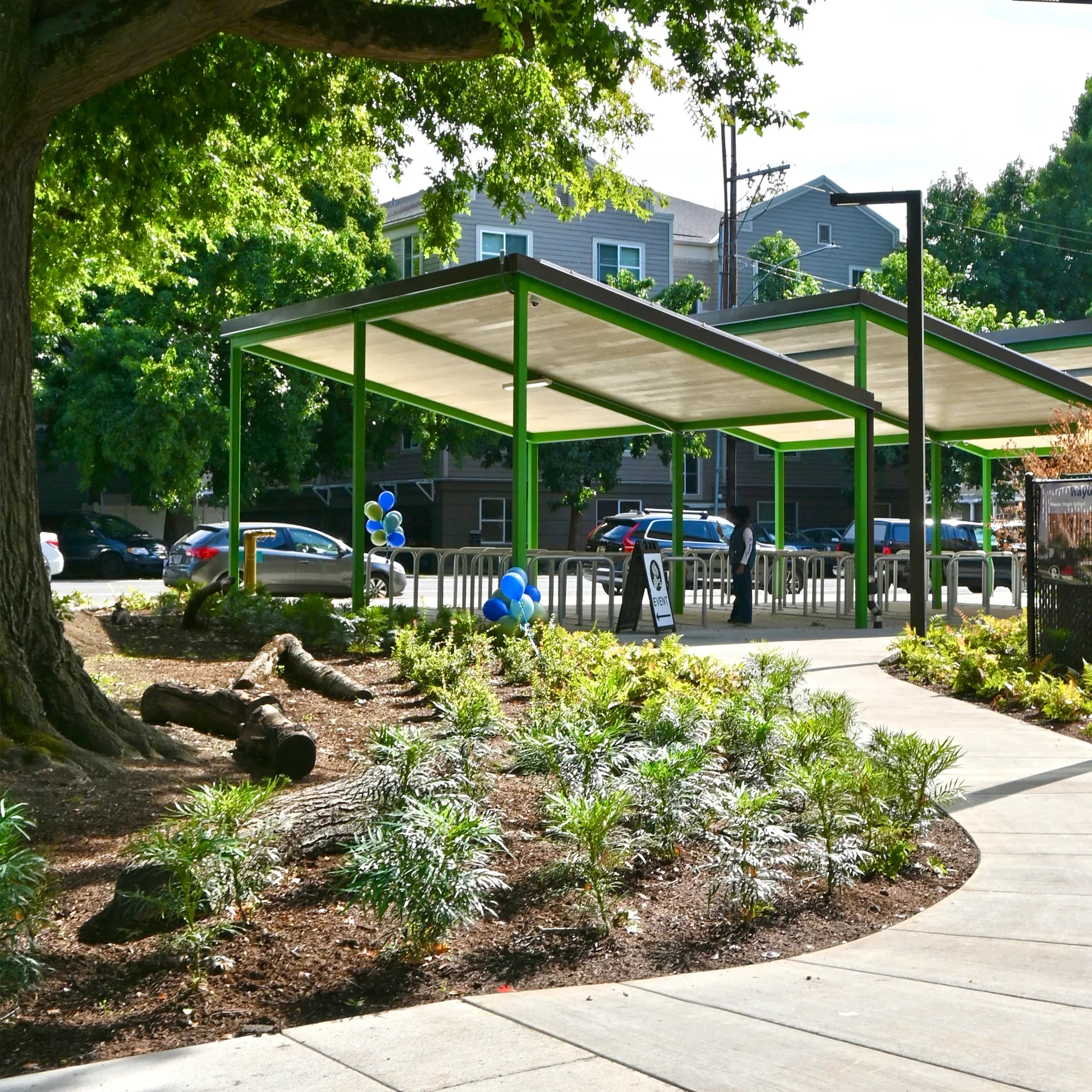 hayu alqi uyxat - Bike Shelter.webp