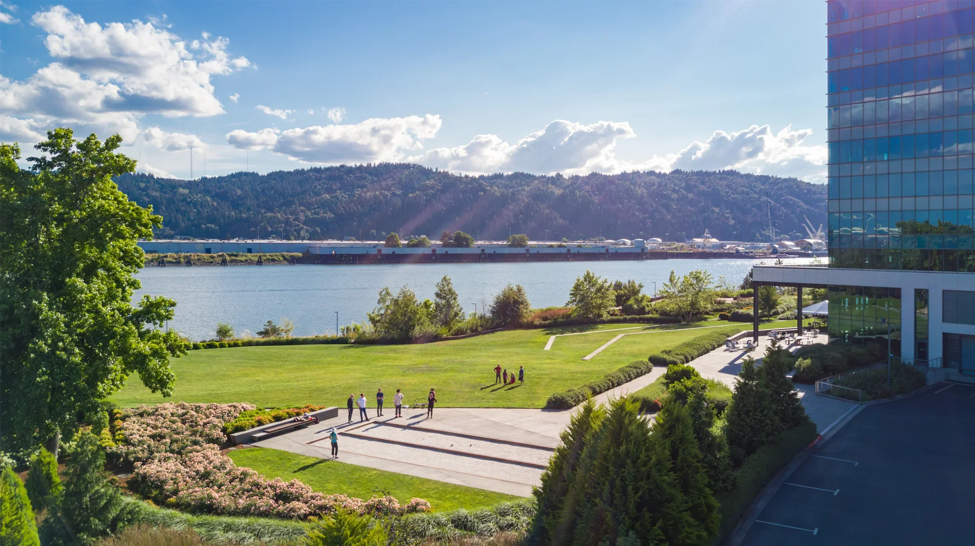 Daimler - Lawn 03.webp