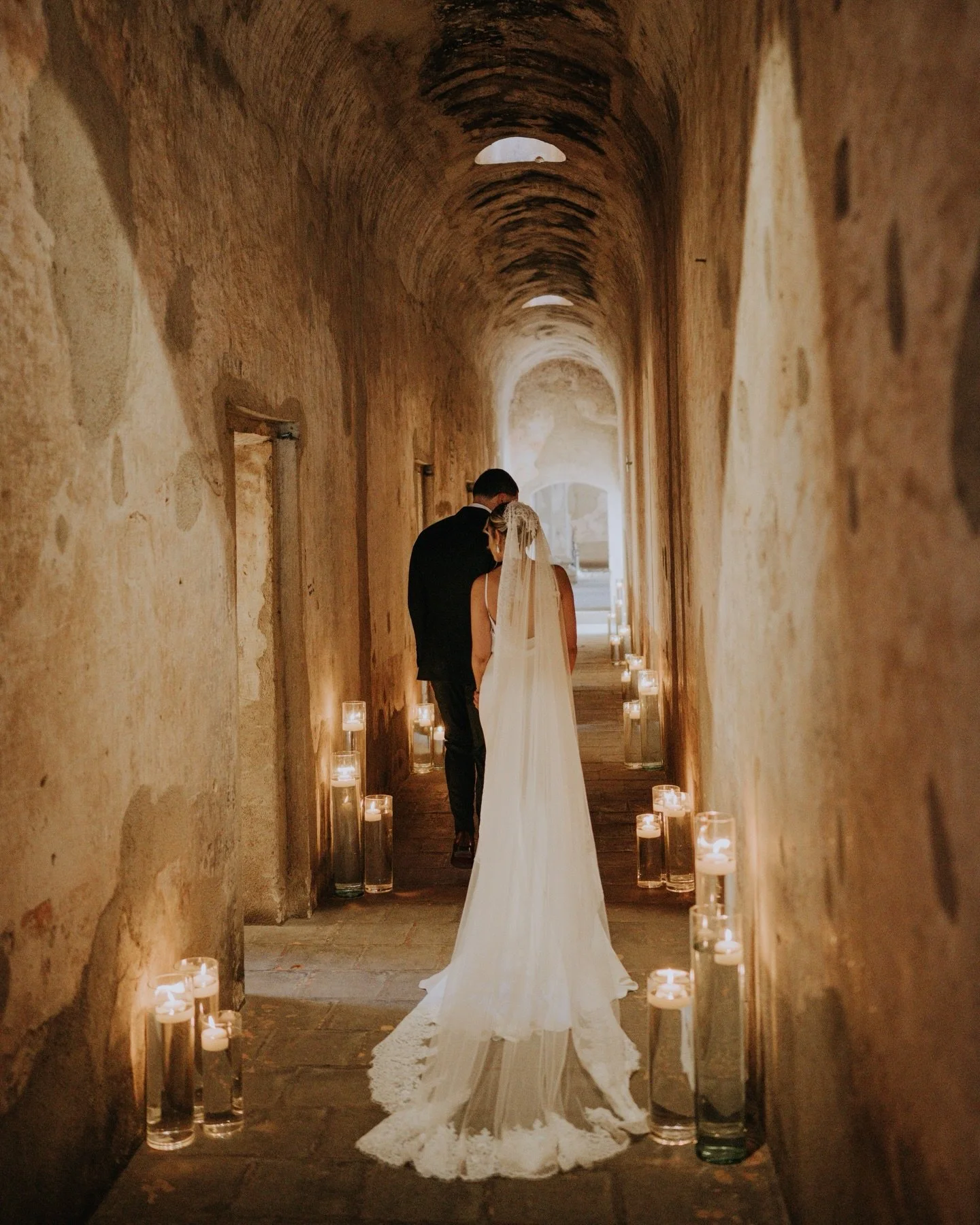 I fear I may never recover from capturing Millie &amp; Louis&rsquo; wedding in Antigua!?

Photo @oliviafaith_ 
Video @mattaltfilms 
Planner @saelunadestinationweddings 
MUA @artistry.nat 
Florist @addyflorales 
Music @jassmusicgt 
Cake @sofiacobian 
