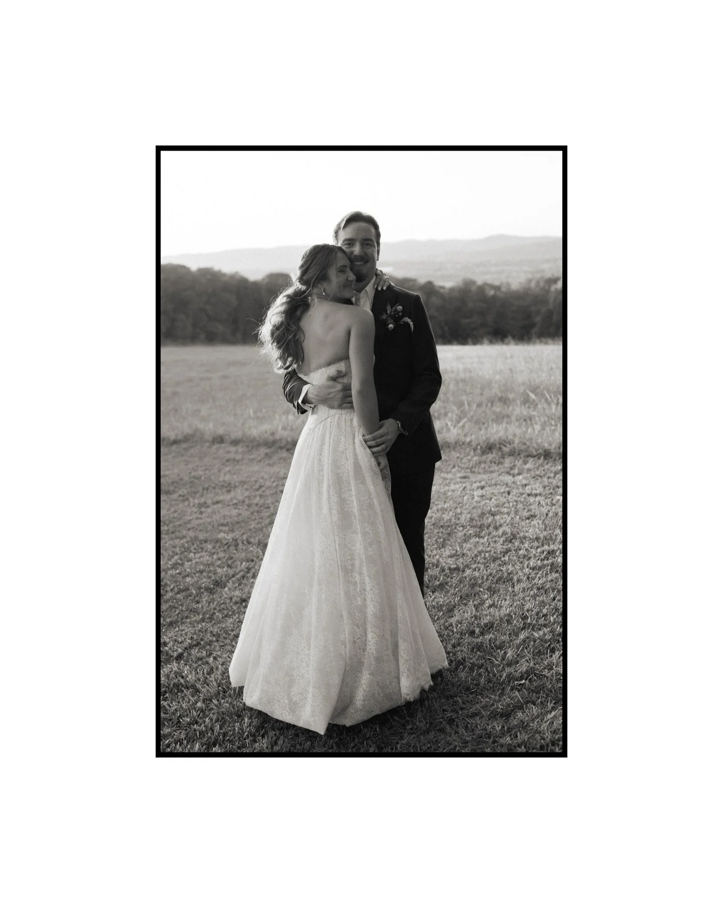 An unbridled, joy-filled wedding !!!!

 Elle and Steve, you were the literal dream couple!

Photo @oliviafaith_ 
Venue @borntorunfarm 
Hair @amandamccaffreyhair @mindhairsoul 
Dress @anthropologieweddings @bhldn