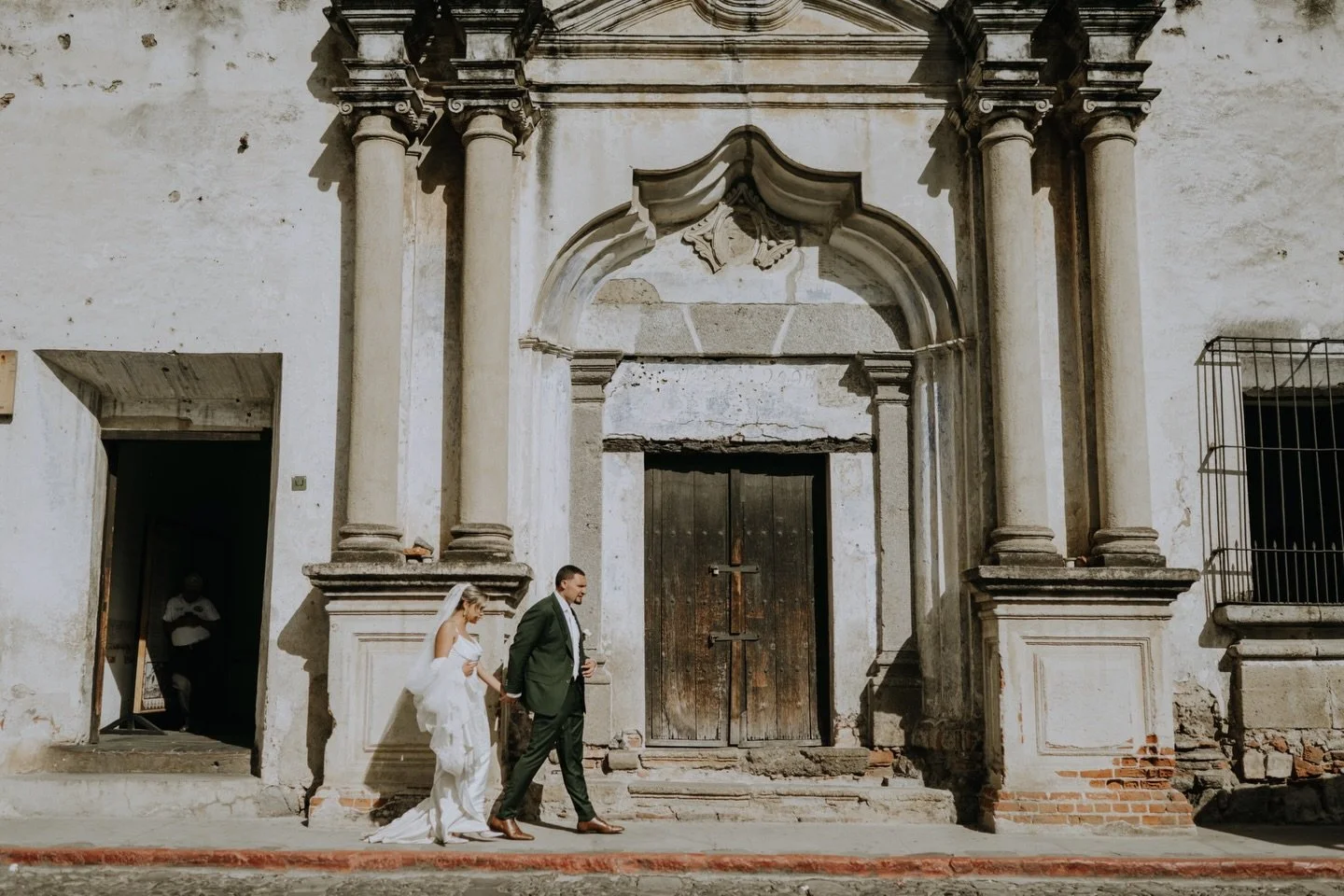 Daydreaming about Guatemala 

Photo @oliviafaith_ 
Video @mattaltfilms 
Planner @saelunadestinationweddings 
MUA @artistry.nat 
Florist @addyflorales 
Music @jassmusicgt 
Hair @vilmacoy_bridalbeautypro