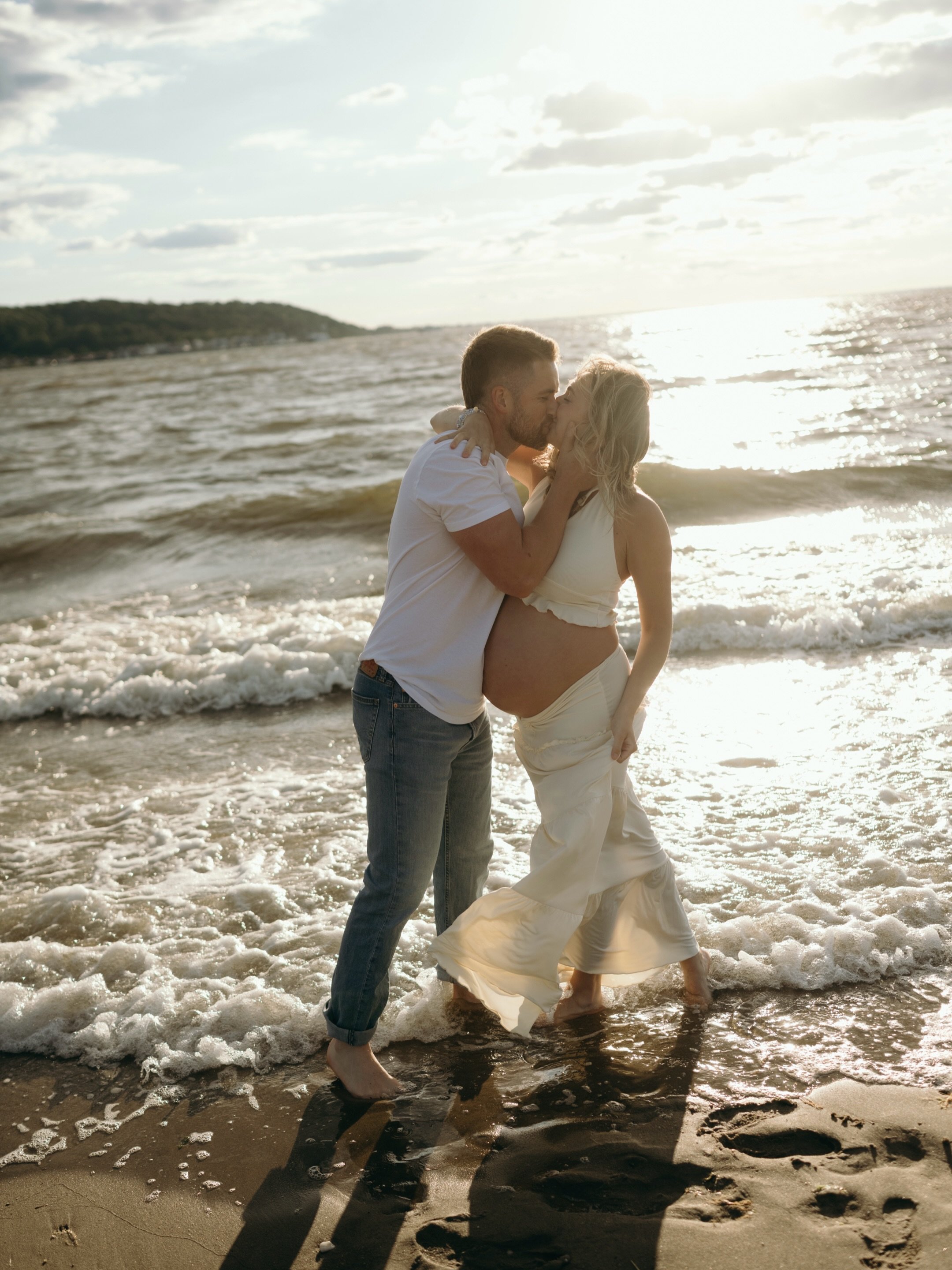 The most golden of hours with Carter&rsquo;s mom and dad 🫶🏻

Maternity shoot
NYC photographer
NJ photographer 
beach photoshoot