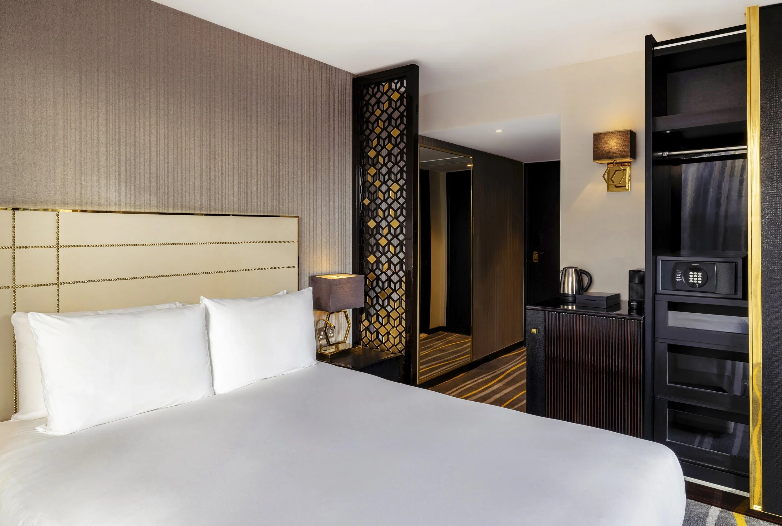 Hotel Saint Leonardo bedroom photography by Elina Pasok - Elina in Focus