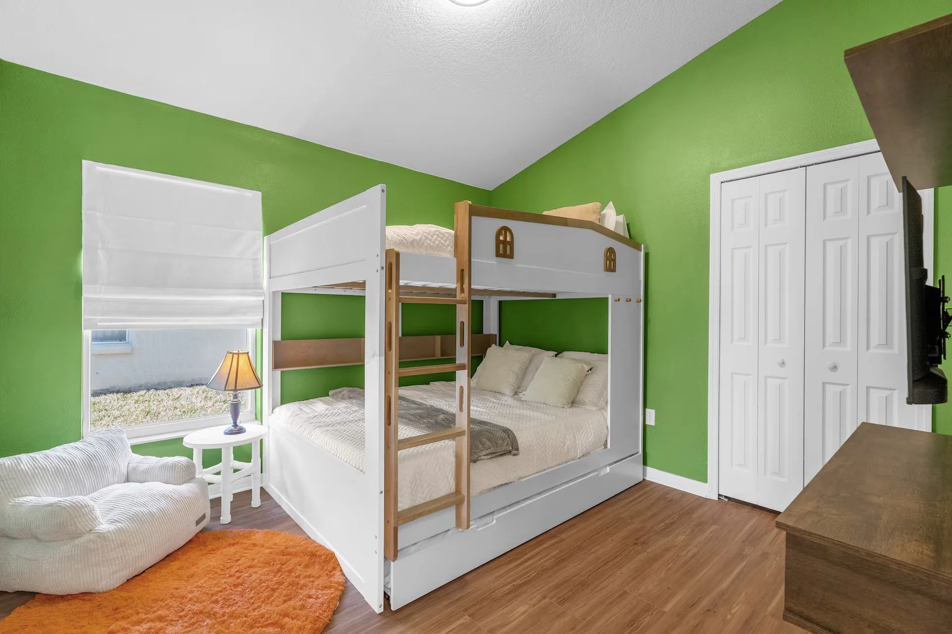 Green Bunkroom