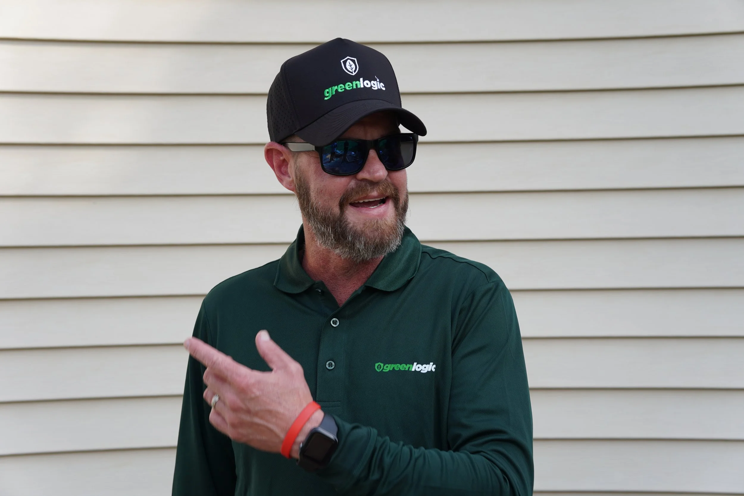 Greenlogic Pest Control Service Pro explaining a service to a customer in Tennessee
