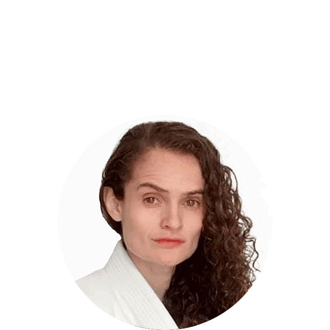  MONSE ARIAS 
 KIDS COACH 
 Lic. en Deportes 
Cinturón Café en Jiu-Jitsu Brasileño 