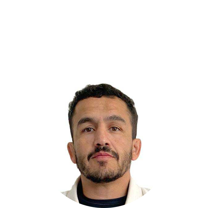  TITO "OSO" CASTRO 
 HEAD COACH 
 
17 Años como entrenador de peleadores profesionales 
Cinturón Negro en Jiu-Jitsu Brasileño bajo Renato Tavares 