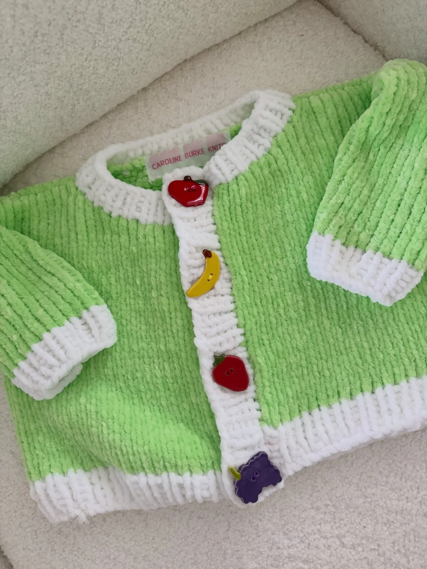 Think Spring and warmer weather!!! Available now. Cute lil cropped cardi sz 3-4T 🌸🌼