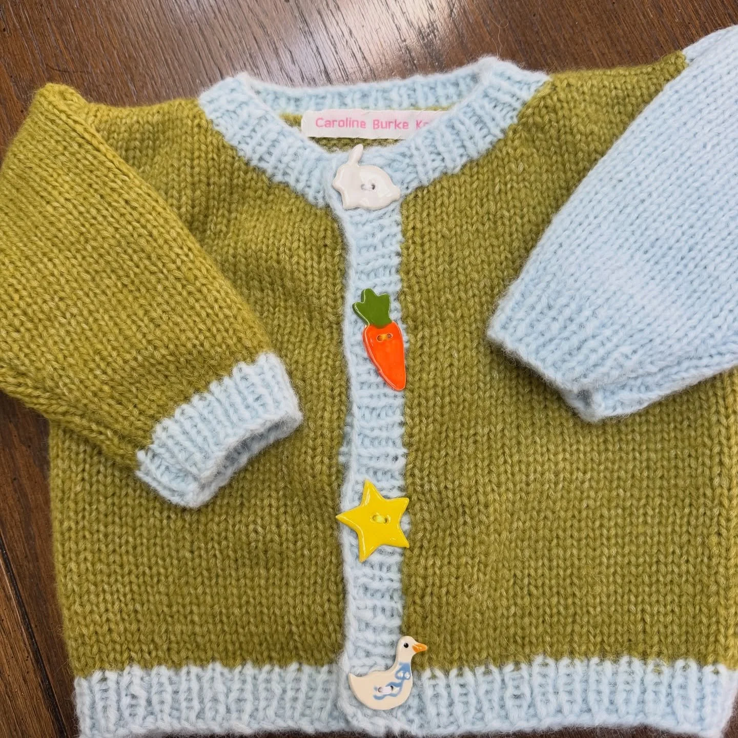 🌷🐣 Hand-Knit Easter Sweater &ndash; Size 18 Months 🐣🌷

Sweet, soft, and perfect for Easter! This hand-knit sweater in size 18 months is the perfect piece for spring celebrations, egg hunts, and family photos. 

✨ Beautiful handmade craftsmanship 