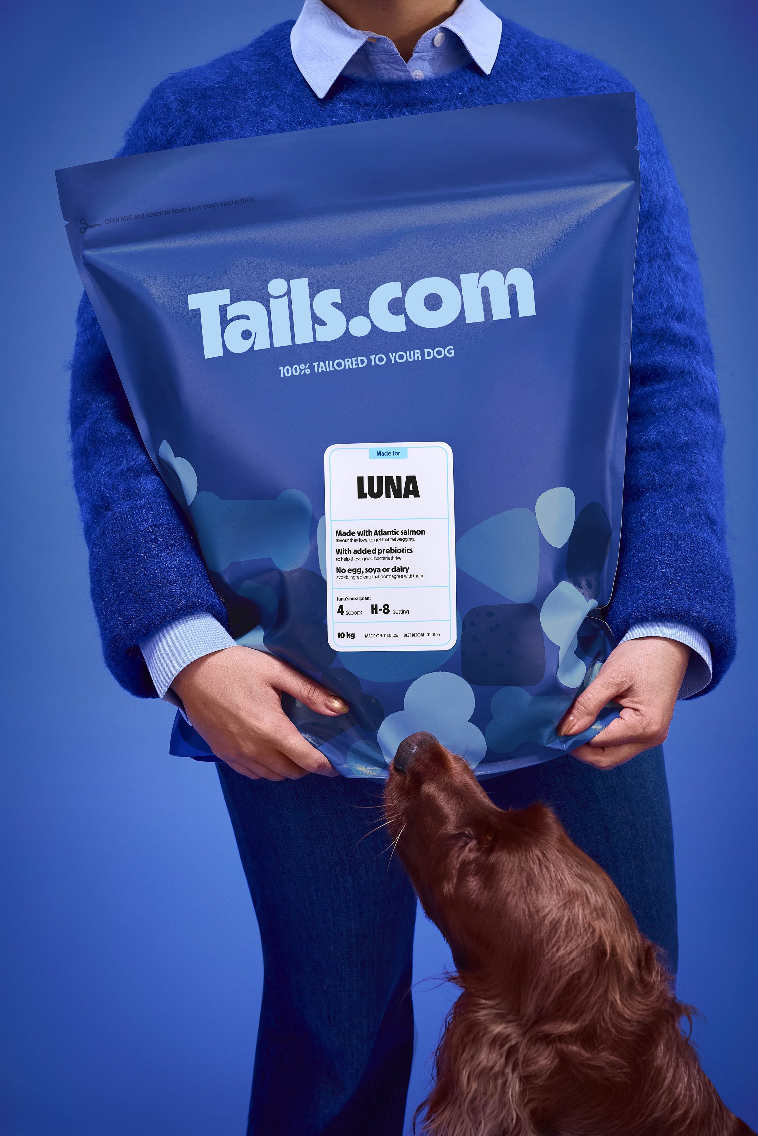 FeedingTime_LargeBag_PersonHolding_WithDog_Tails_ 74_RT.jpg