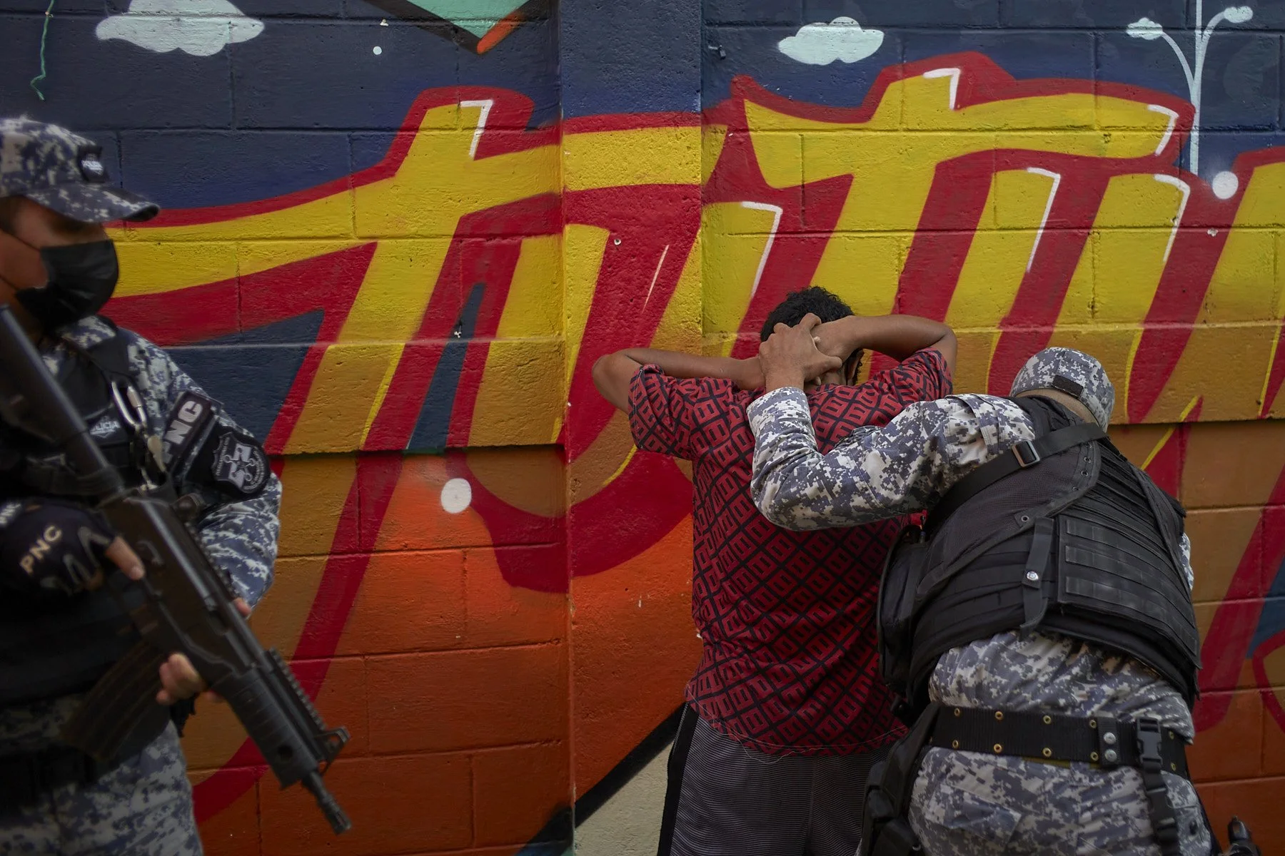 SAN SALVADOR, EL SALVADOR, JANUARY 31, 2022. Special Tactical Operations police officers conducting a raid in Tutunichapa neighborhood in search of drug dealers.