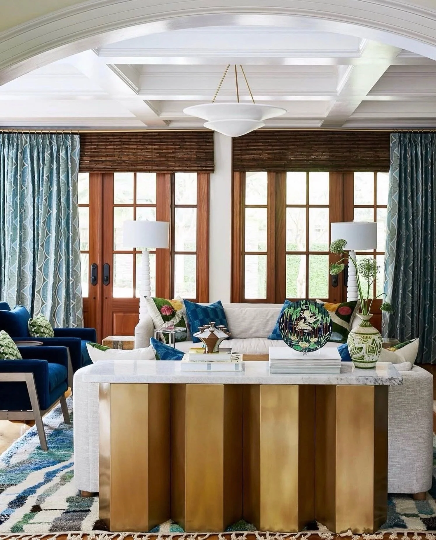 SSDC spotlight on @noirfurniture 💙 loving the Shilo Console in this beautiful living space designed by @houseofnomaddesign 

Contact us if you want to open a trade account. We have many great vendors!

Design: @houseofnomaddesign 
Photo: @briewillia
