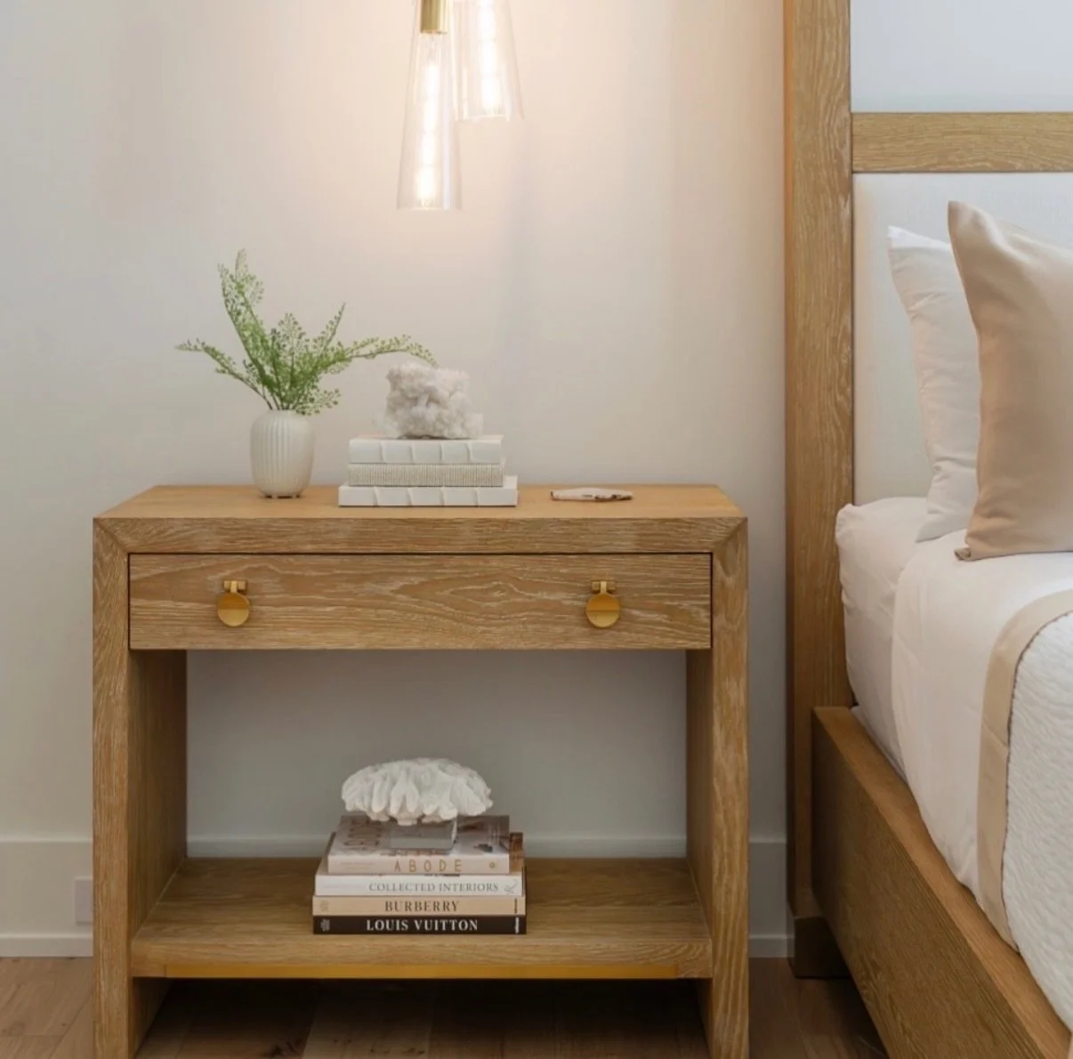SSDC spotlight on @modernhistoryfurniture we love this Mirage Bedside Table styled by @interiors.by.home.essentials 🤍 

Contact us if you want to open a trade account. We have many great vendors! 

Table: @modernhistoryfurniture 
Interior design: @i