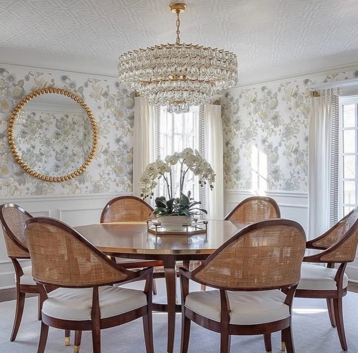 SSDC spotlight on @modernhistoryfurniture sparkle ✨ we&rsquo;re loving the way @mldesignskc used the Lyon Dining Chairs in Walnut (MH1027F01) in this dining room! 

Contact us if you want to open a trade account. We have many great vendors! 

Chairs: