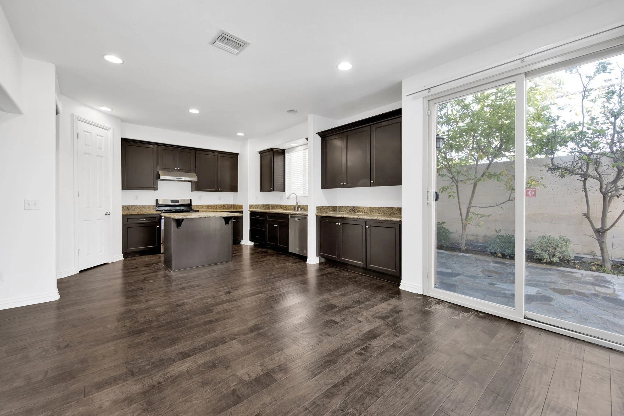 7-web-or-mls-202601201661OrchidWayGardenaCA -05 (1).jpg