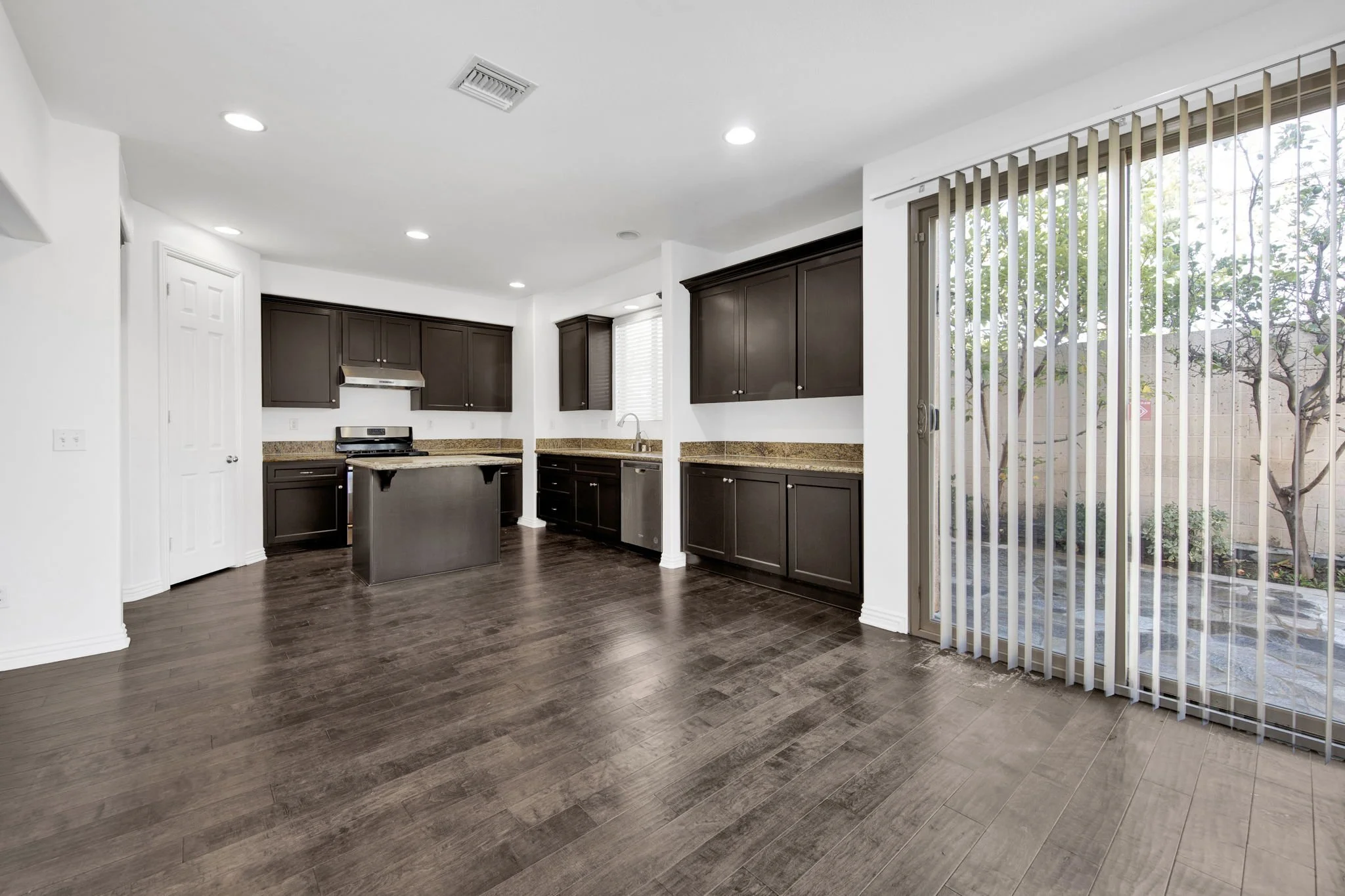 8-web-or-mls-202601201661OrchidWayGardenaCA -06.jpg