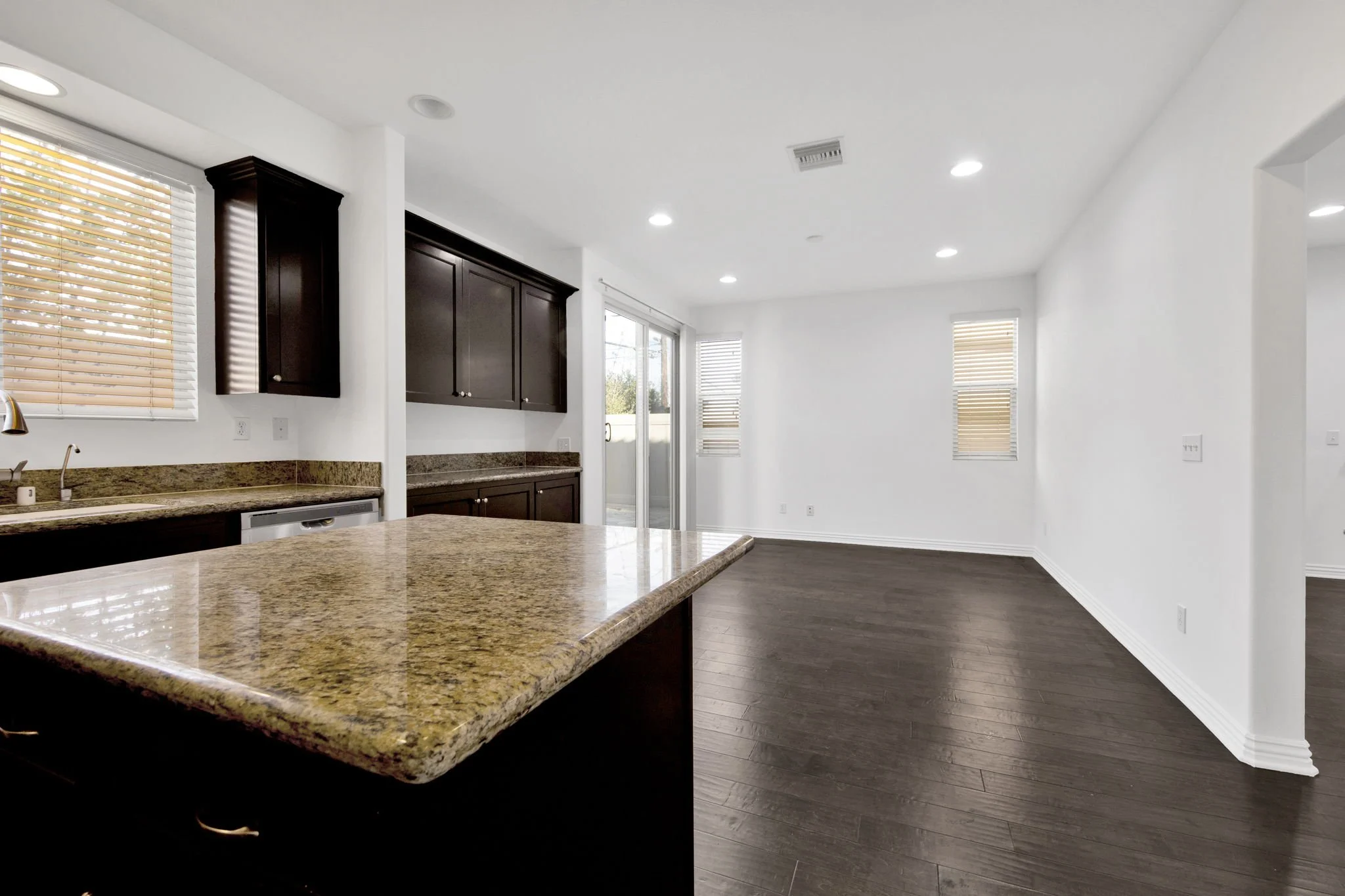 13-web-or-mls-202601201661OrchidWayGardenaCA -29 (1).jpg