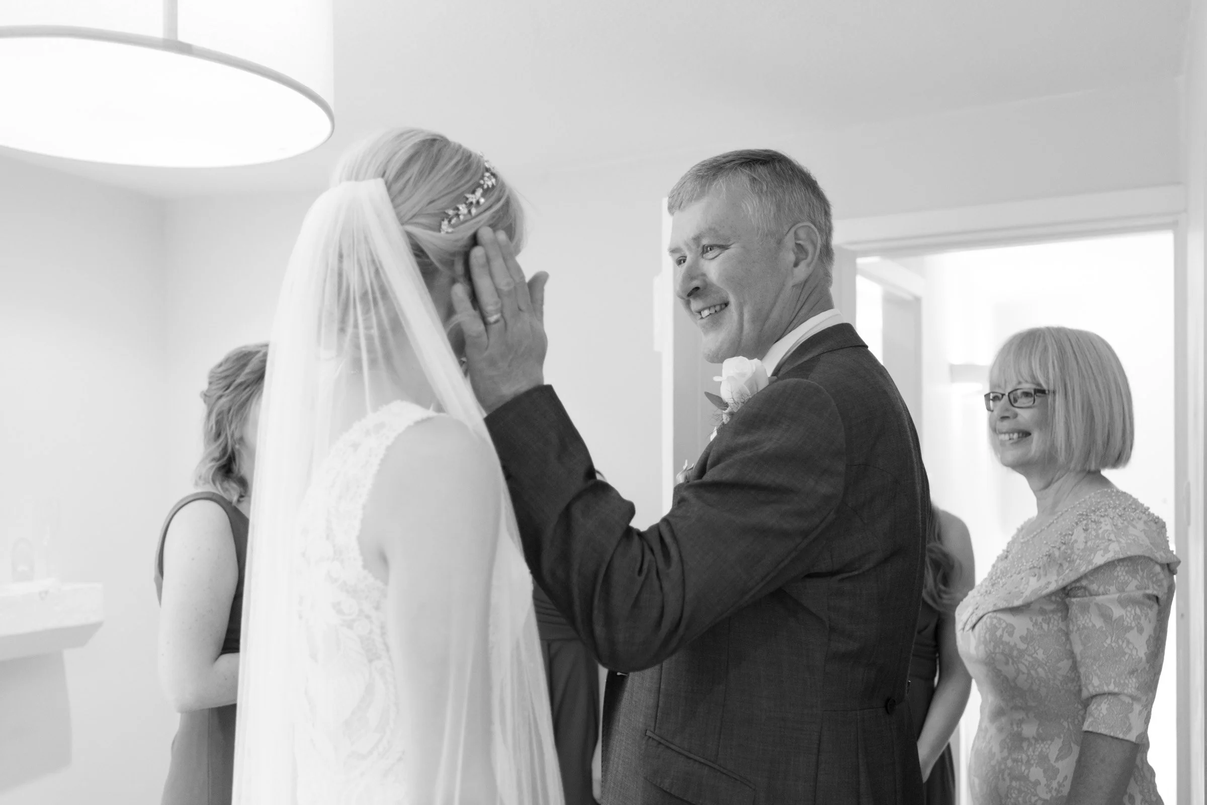 Farnham-Castle-Wedding-Photographer-25.jpg