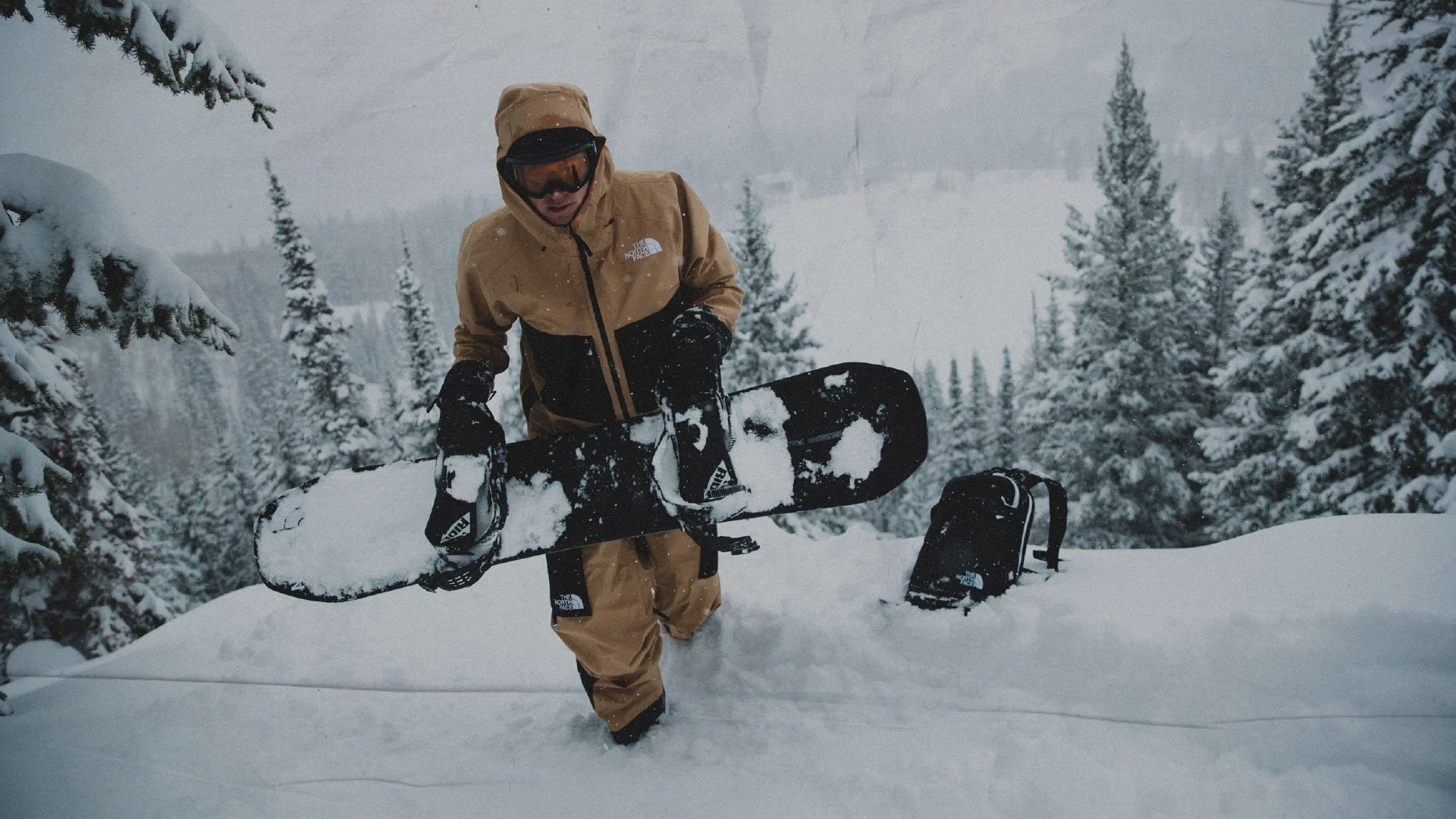 TNF_FW23_Freeride_SideCutGTX_Directive-FNL-08282023 8.jpg