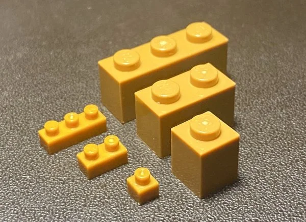Size Comparison between Nanoblocks and Lego Bricks: 1x3, 1x2, 1x1