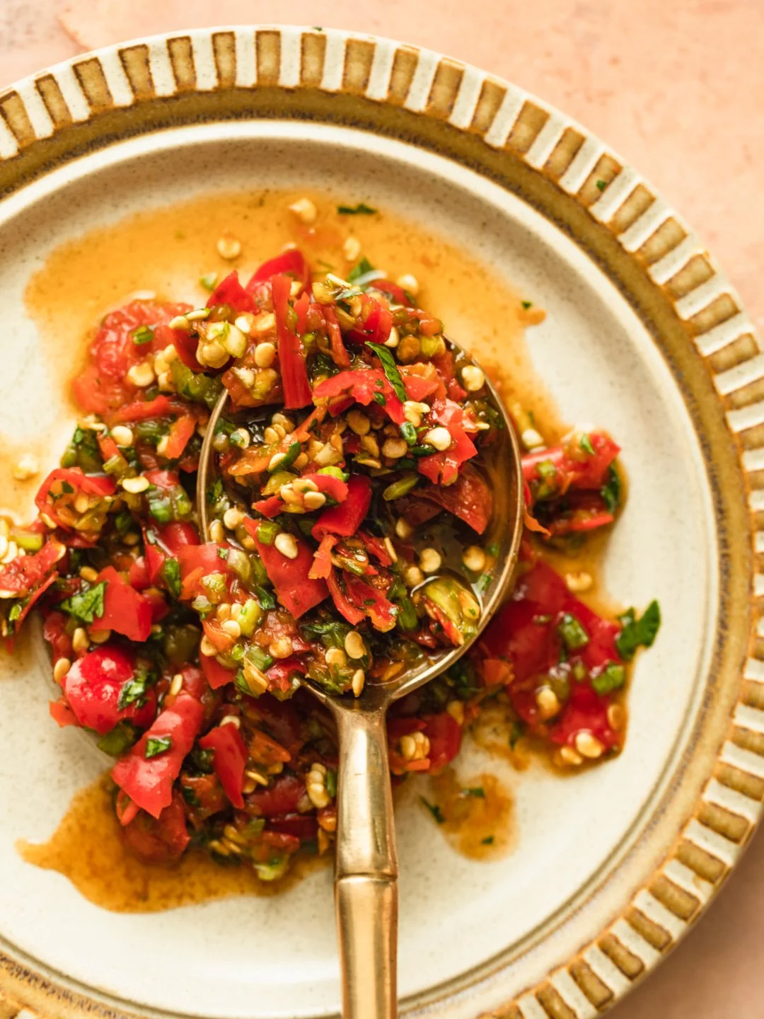 A plate of spicy tabbouleh salad with chopped tomatoes, parsley, mint, bulgur, and lemon juice.