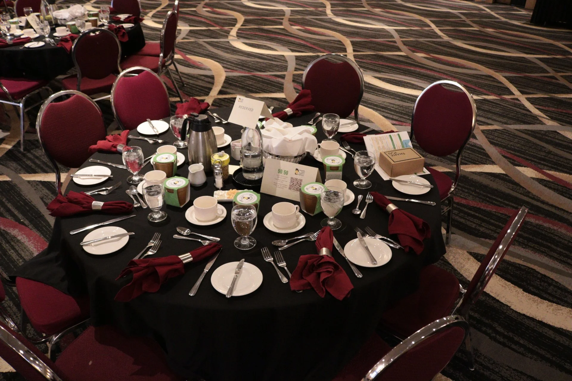 Banquet table