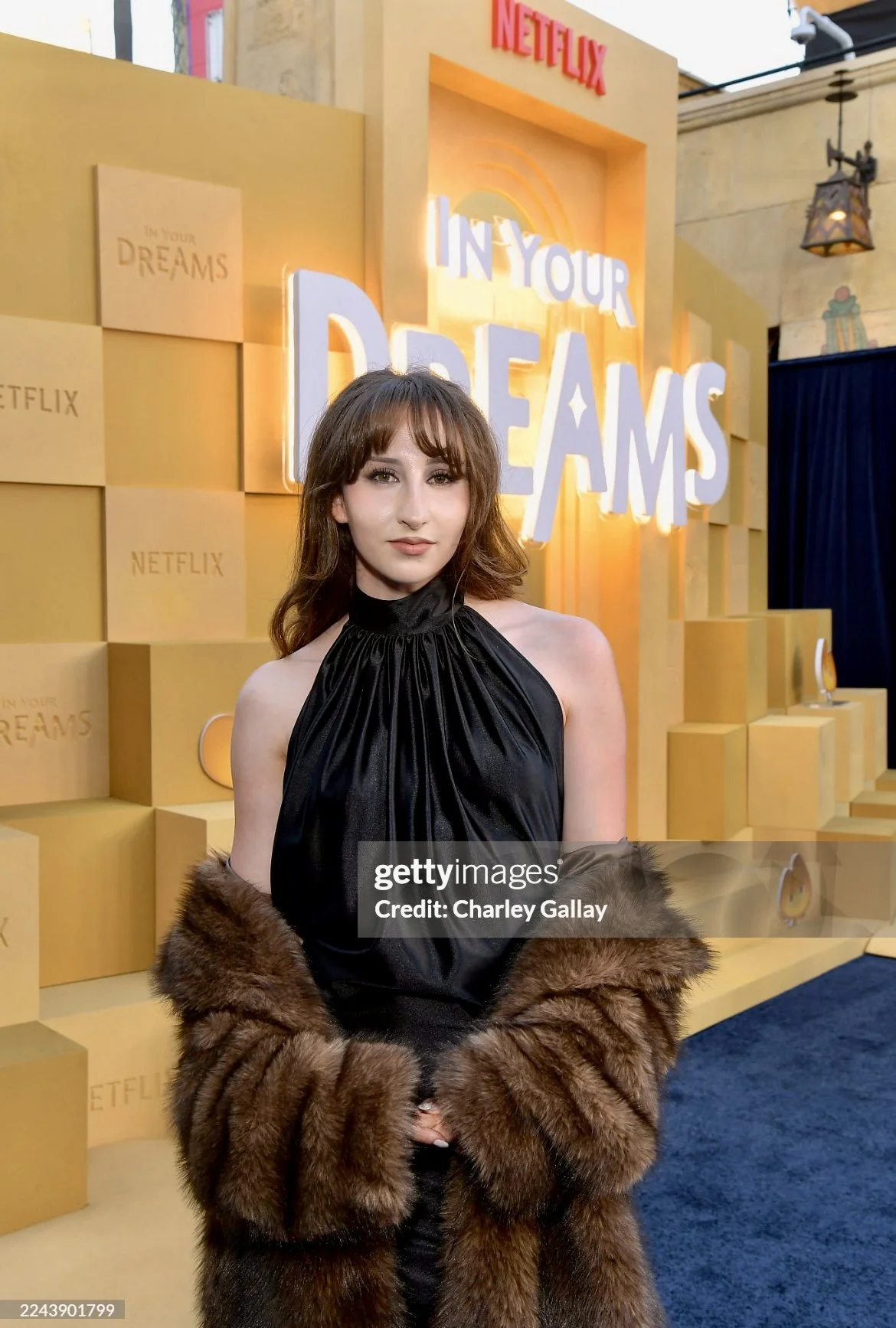 Full Façonner look featured at a Netflix premier carpet 
