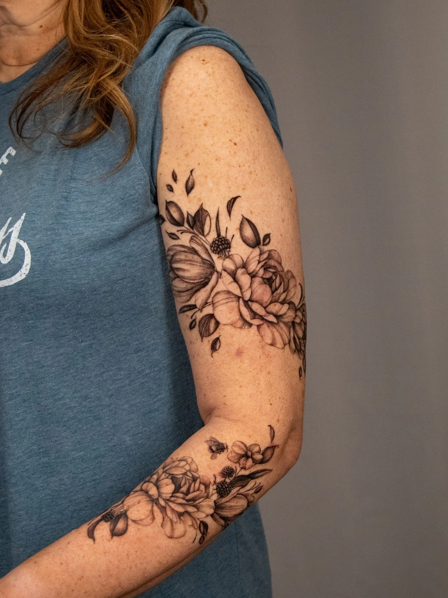 Some florals for your feed. Thank you Shannon for your trust on these scar coverups 💐
.
.
.
#FineArt #FineArtTattoo #SpokaneTattoo #SpokaneArtist #FineLineTattoo TattooInspiration PNWTattoo TattooCollector InkedUp Tattoo WashingtonTattooArtist Tatto