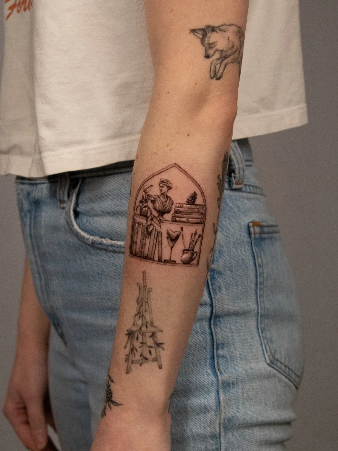 Loved doing this cutie bookshelf! ✨
.
.
.
#FineArt #FineArtTattoo #FineLineTattoo #MiamiTattooArtist #MiamiTattoo