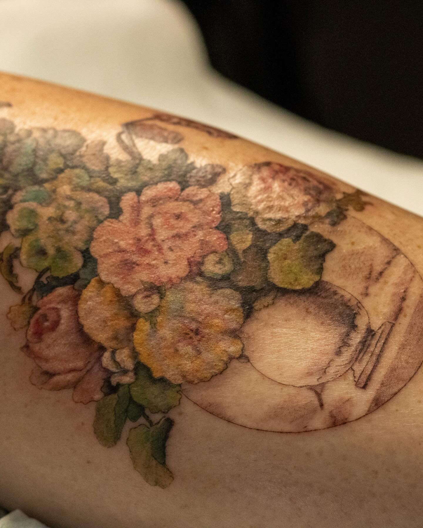 bits and pieces of the process ✨

#miamitattooartist #tattoo #colortattoo #painting