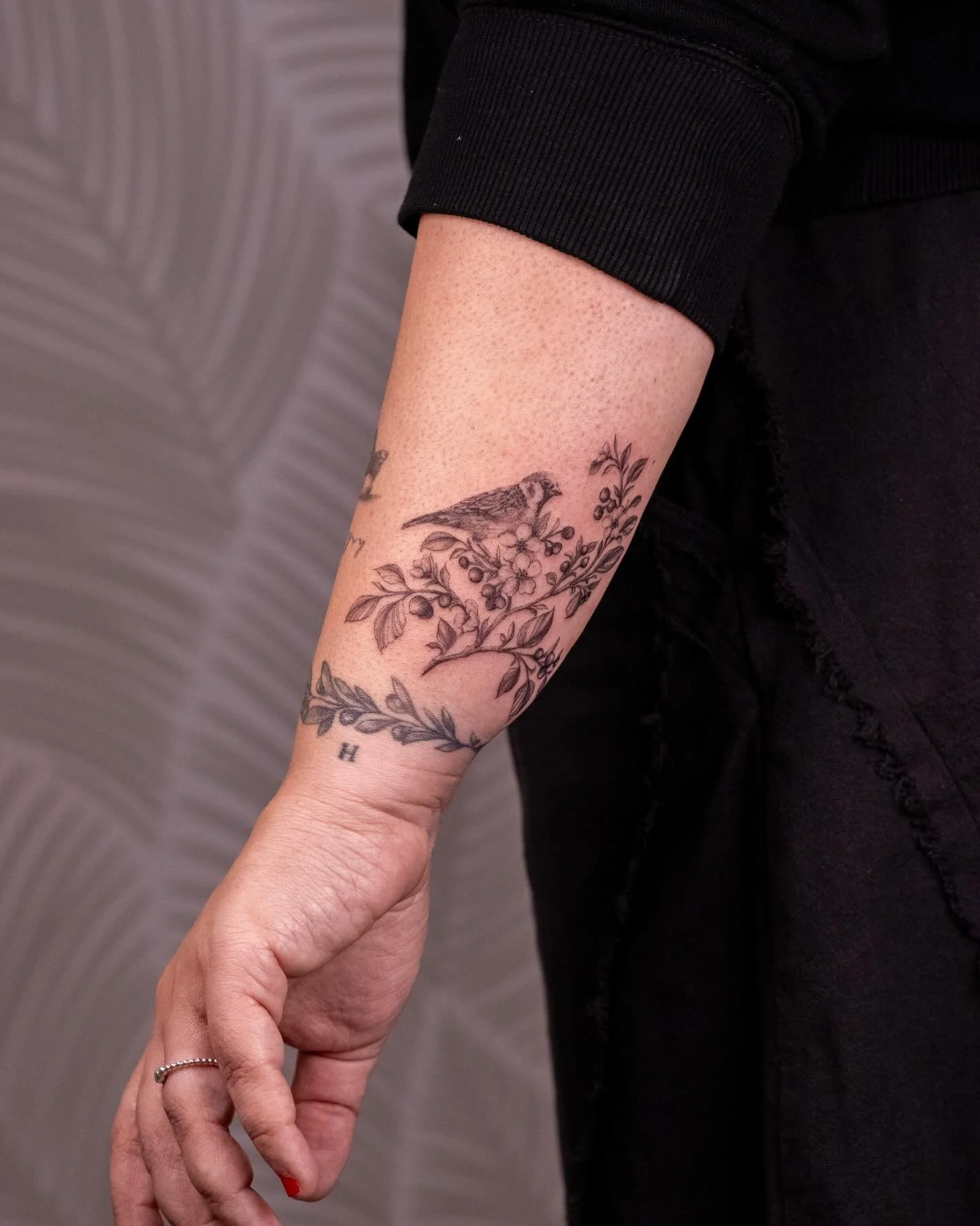✨ loved doing this very special tattoo for Vana ✨

This piece draws upon vintage and natural inspiration to create a delicate botanical composition that flows with the arm. 

Completed during my guest spot @inkgallerynj 

Link in my bio to book a tat