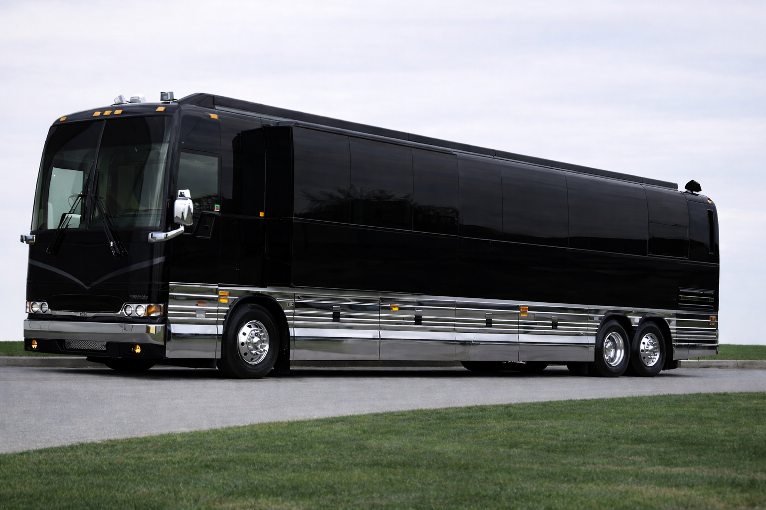 2011 - Prevost XL II - 12 Bunks (Front Slide)