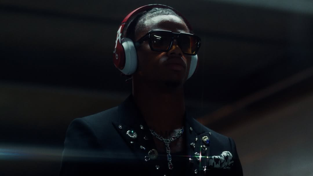 Apple x  Beats Elite 2025