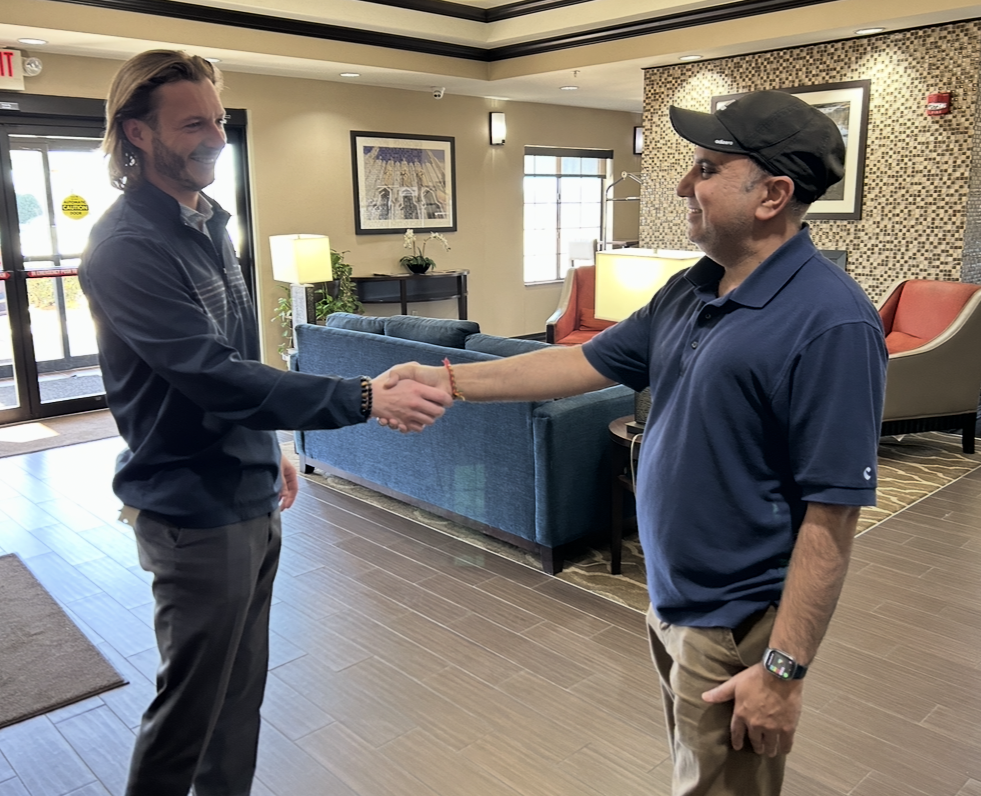 Maintenance owner with hotel owner.png