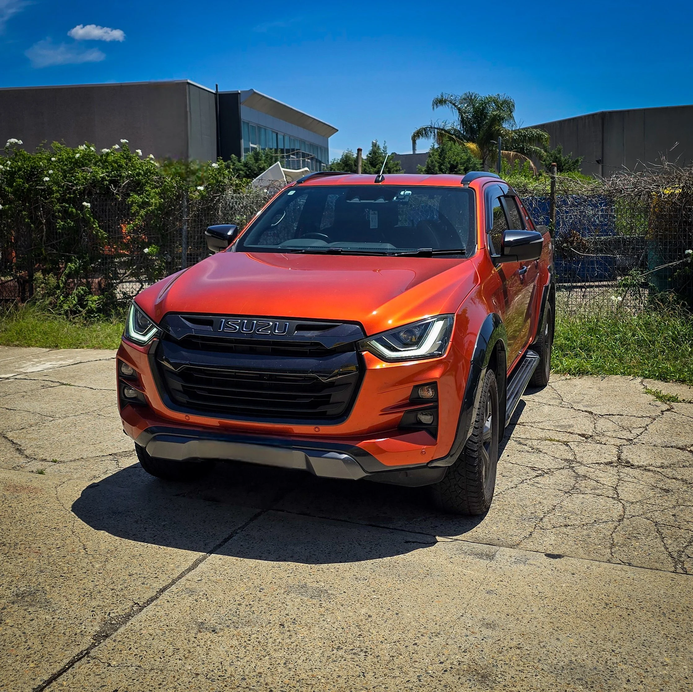 Isuzu D-Max Focal Subwoofer & Helix Amplify 201