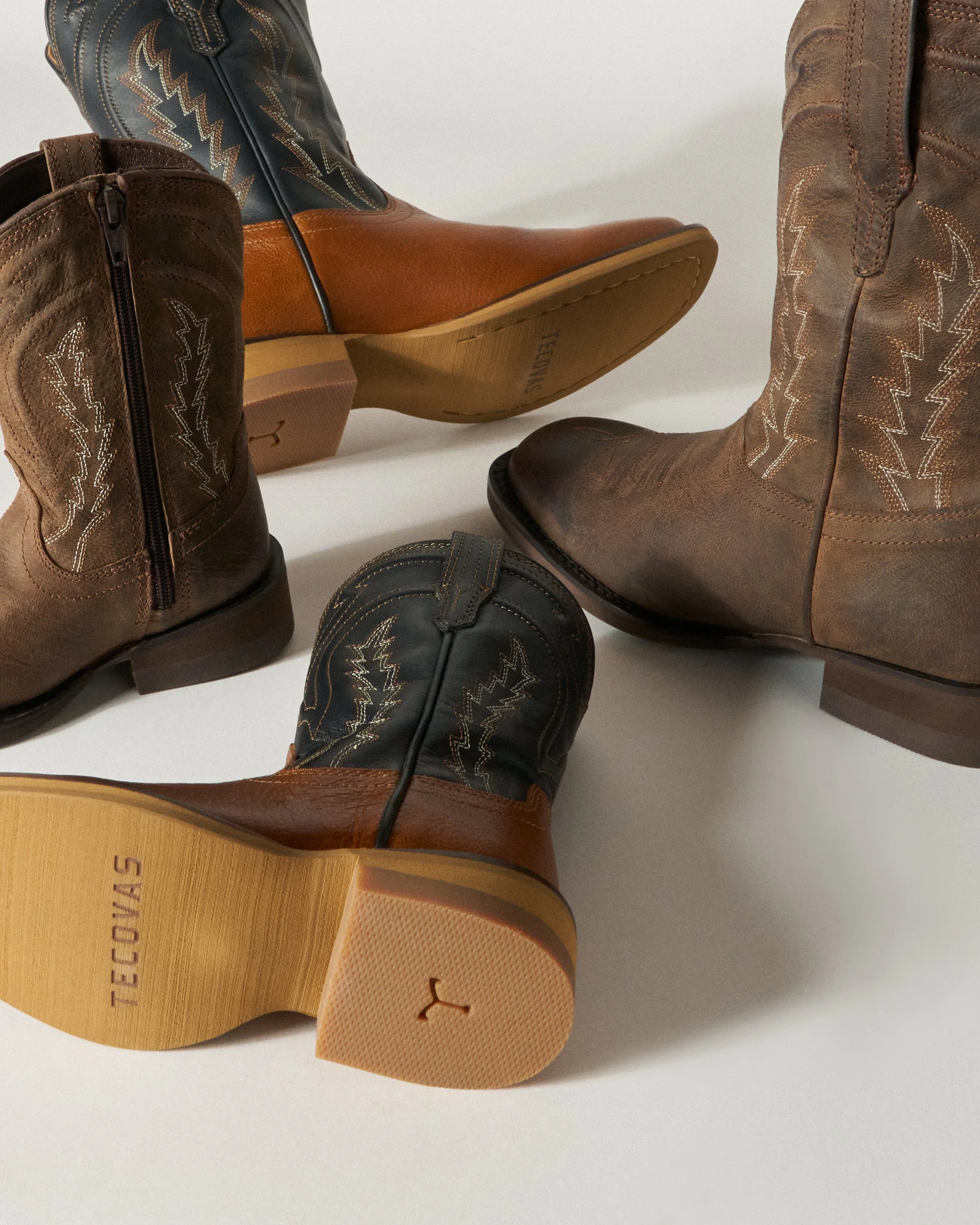 Kids_Boots_Off_Body0062 1.jpg