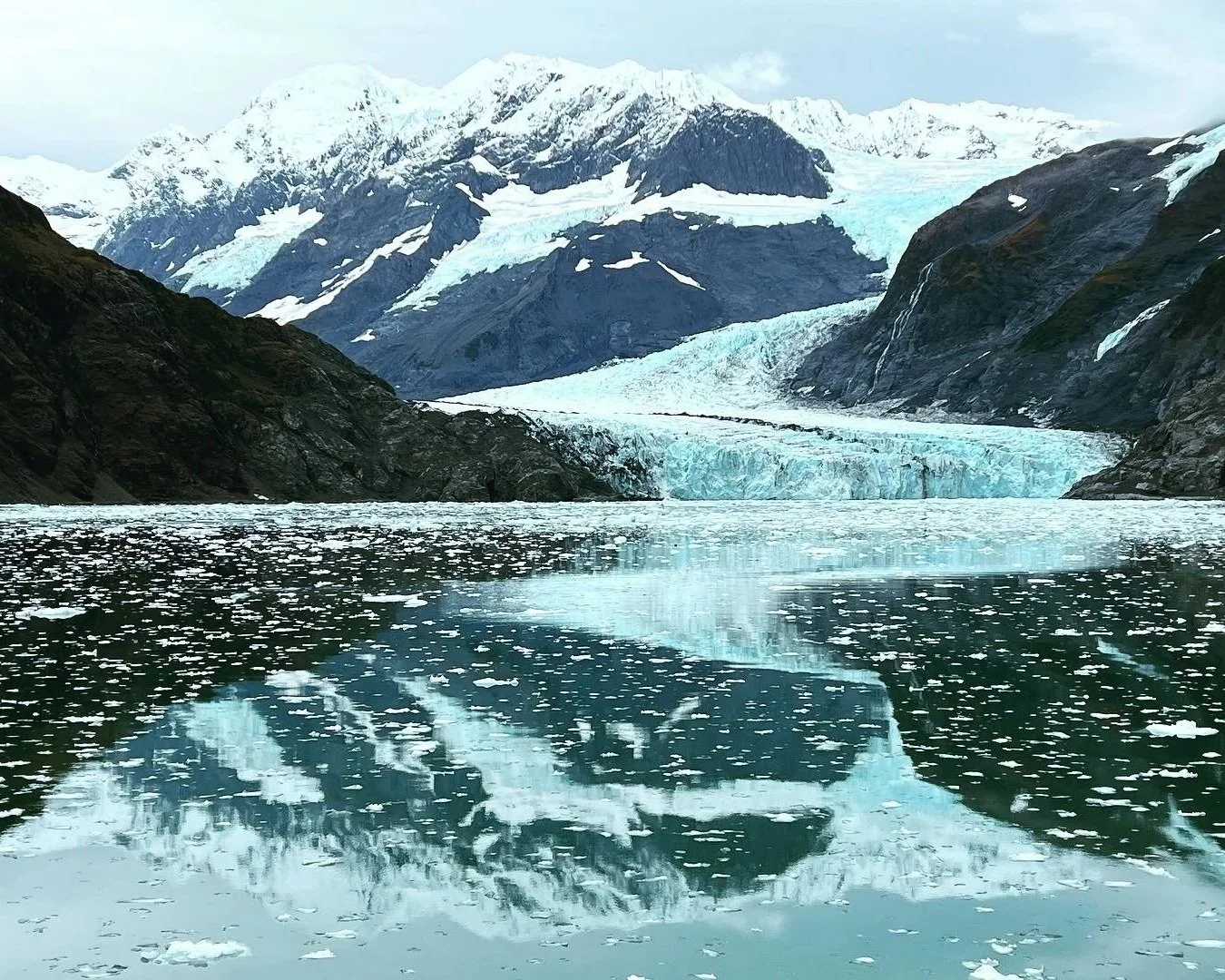 Glaciers, mountains and ice by the water.