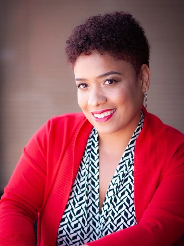 Julie, Arizona construction bookkeeper