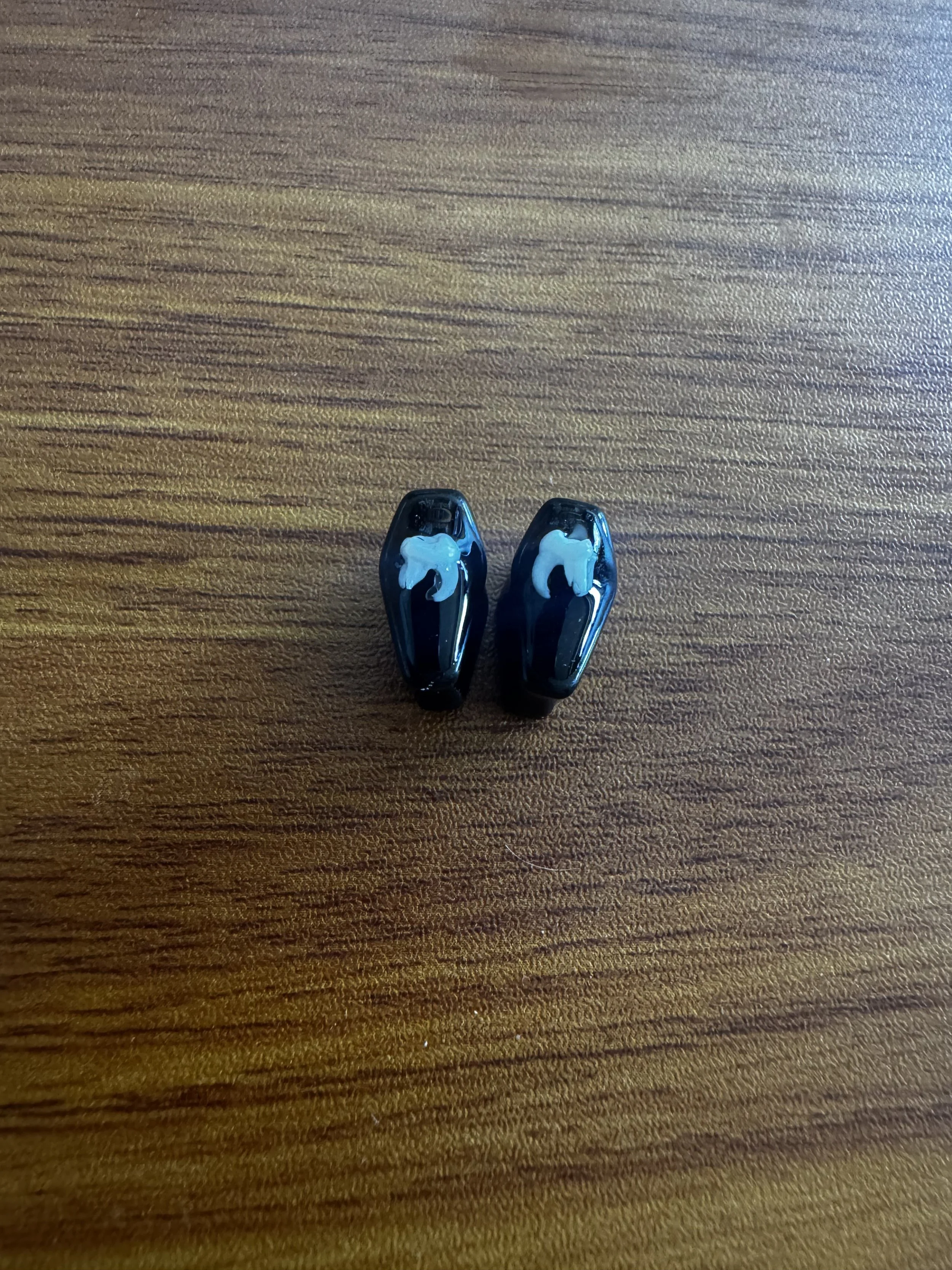 8mm/0g Squirrel teeth obsidian coffin plugs